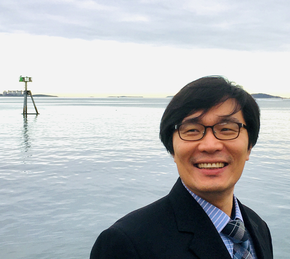 Portrait of Taisik Hwang. 