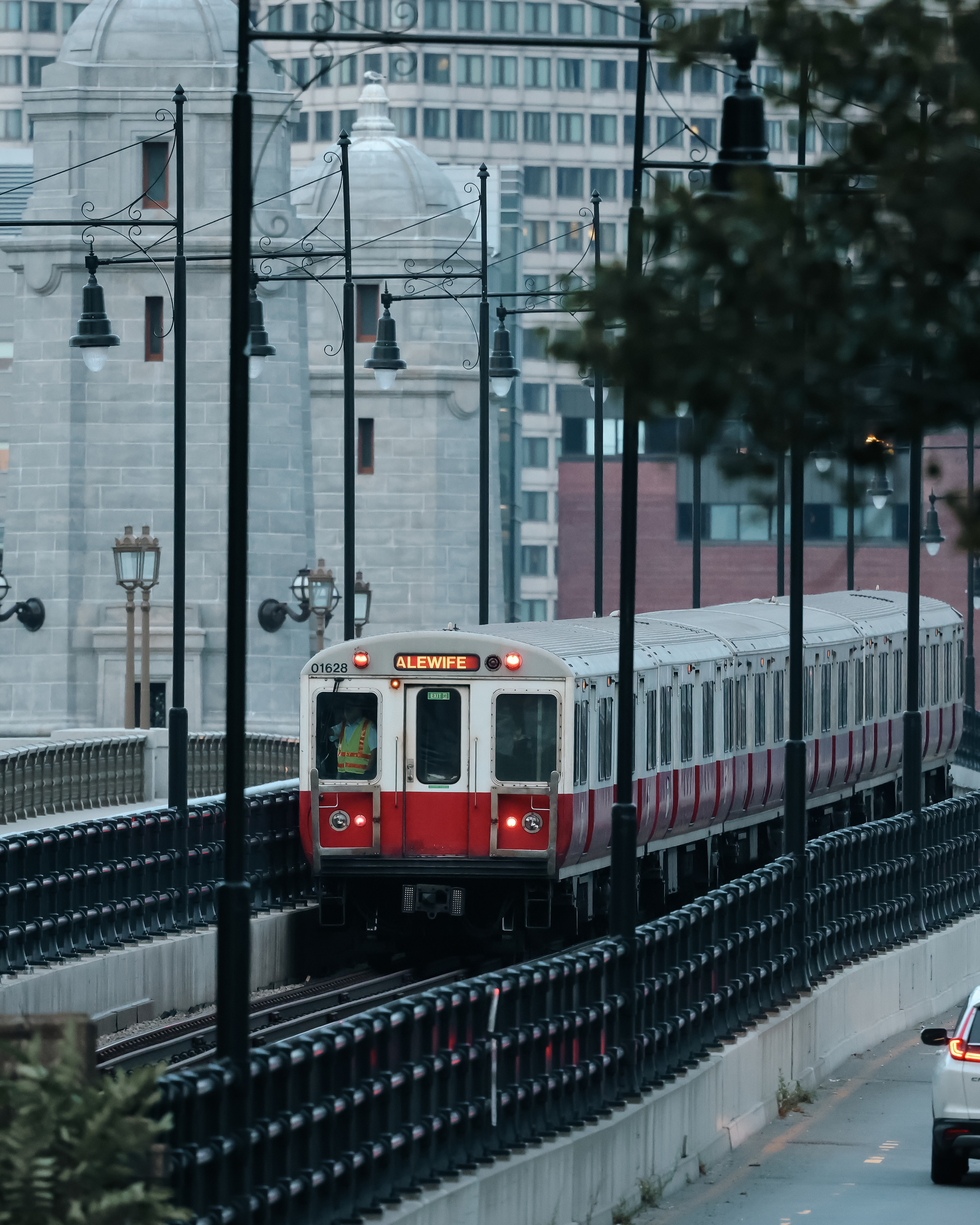 A red line train arriving to Charles/MGH station.