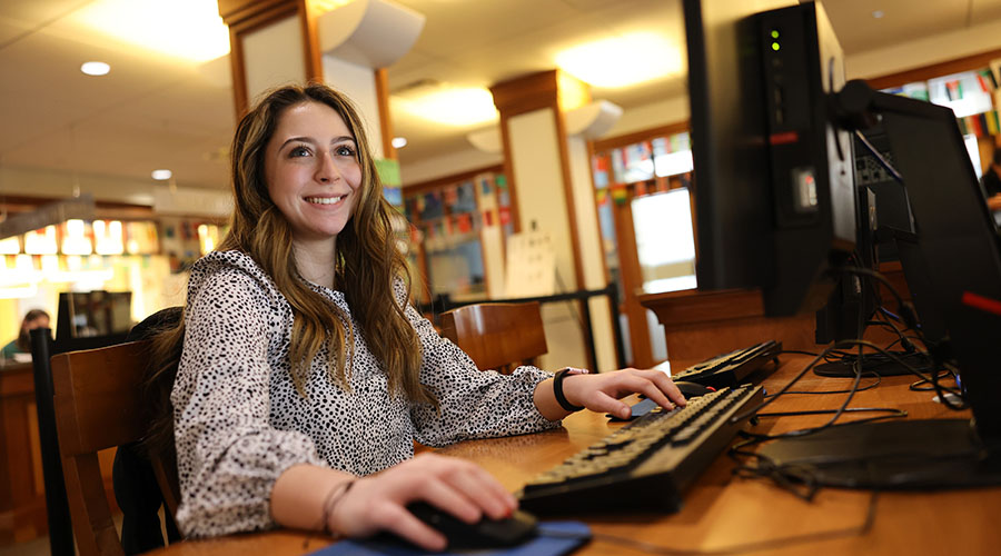 Student using computer in Sawyer Library