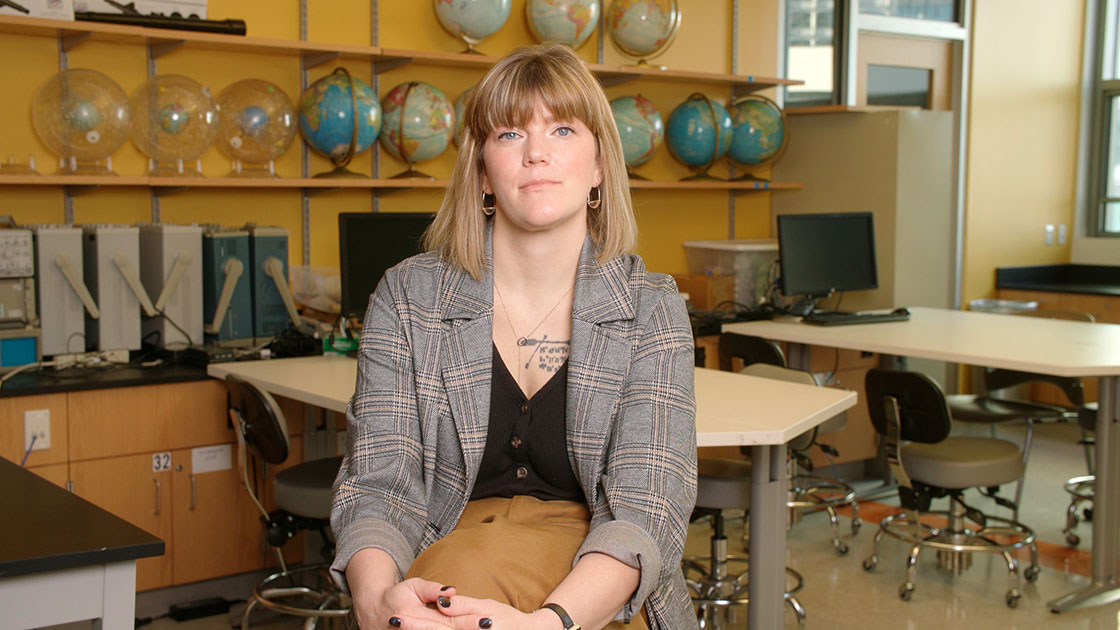 In this video, Associate Professor and Program Director Hayley Schiebel describes the benefits of studying environmental science at Suffolk in downtown Boston.