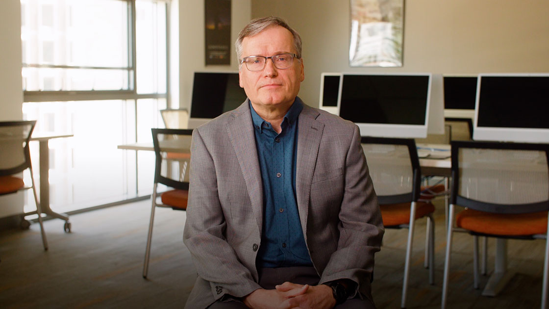 In this video, Practitioner in Residence Charlie St. Amand describes the advantages of studying journalism at Suffolk in the heart of downtown Boston.