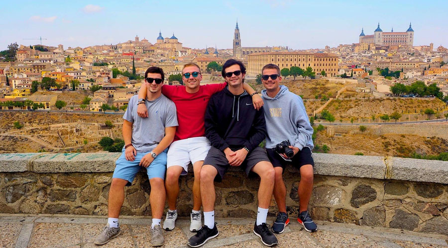 A group of Suffolk students studying abroad in Italy.
