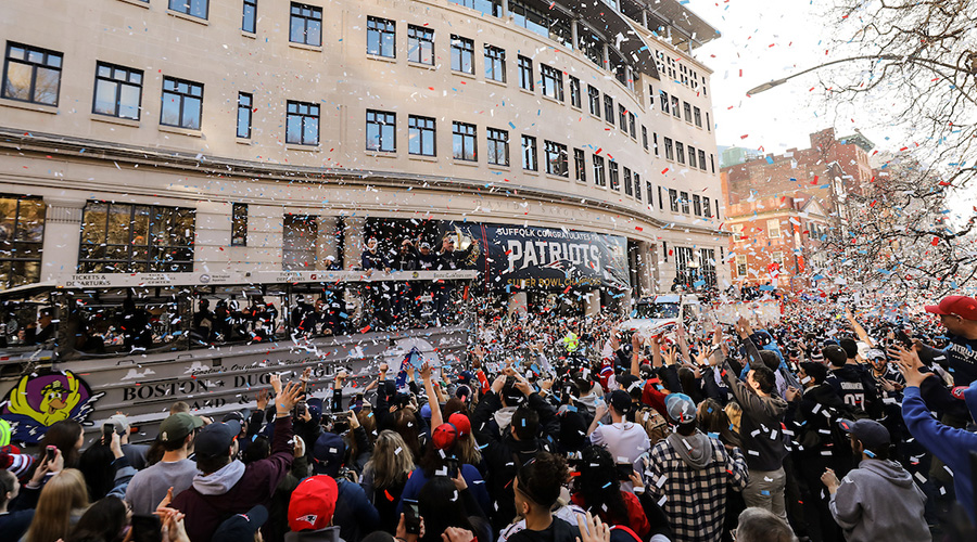 Patriots parade goes by Suffolk