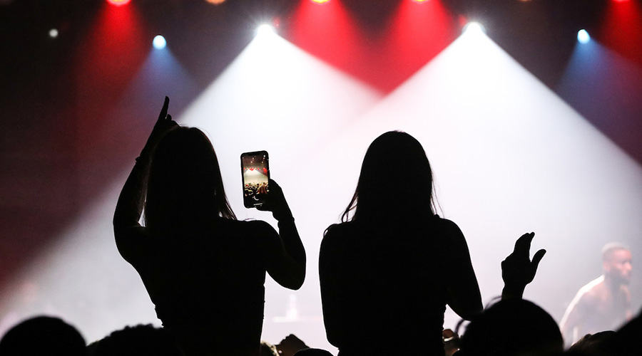 Suffolk students enjoying Tory Lanez concert