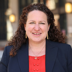 Head shot of Toni Machowsky.