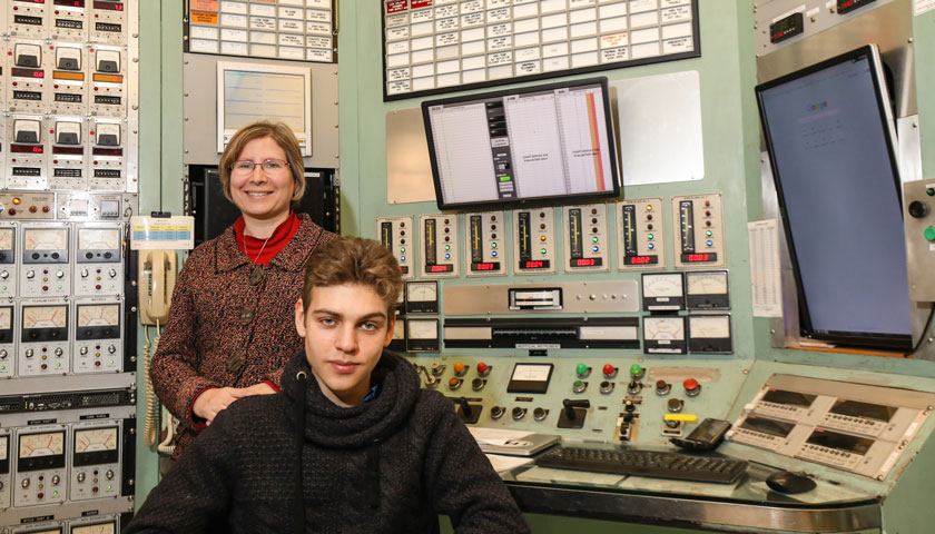 Aleksey Demidenko and Professor Lisa Shatz at the MIT Nuclear Reactor Lab