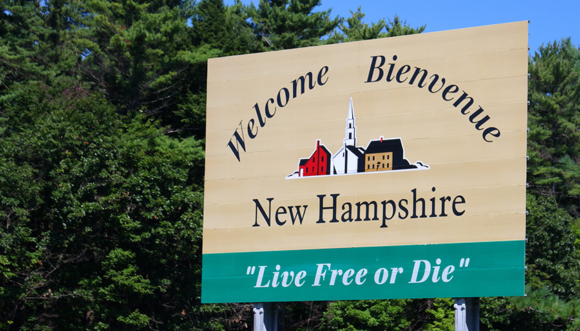 Image of a "Welcome/Bievenue" New Hampshire sign with "Live Free or Die" on the bottom