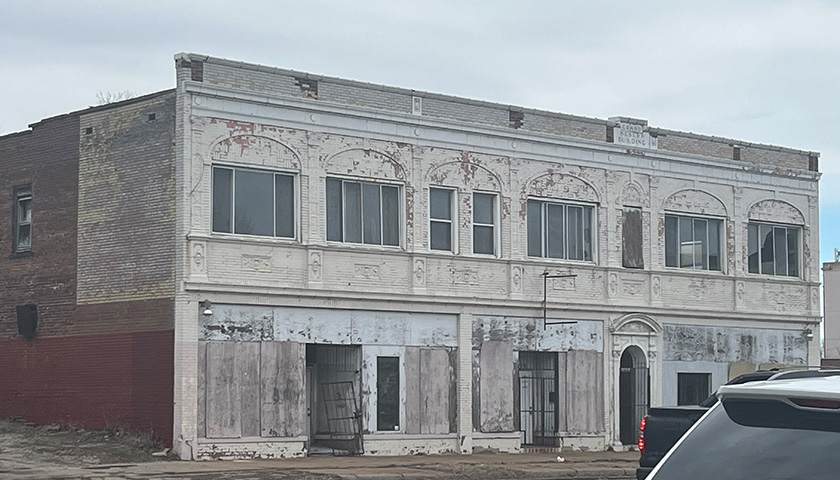 Image of dilapidated building in St. Louis