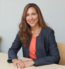 Robyn Laukein headshot