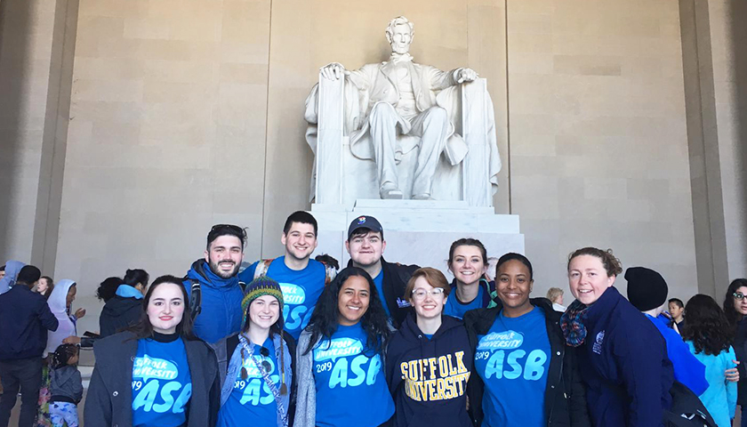 Group of students at Lincoln Monument in Washington DC