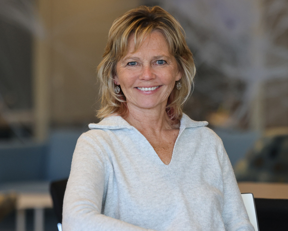 Portrait of Brenda Bond.
